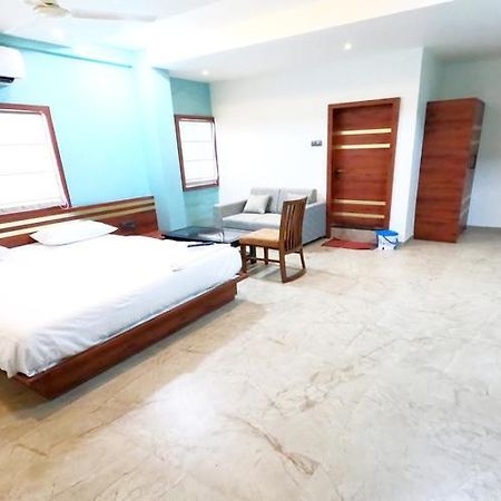 Hotel United House Shirdi Eksteriør billede