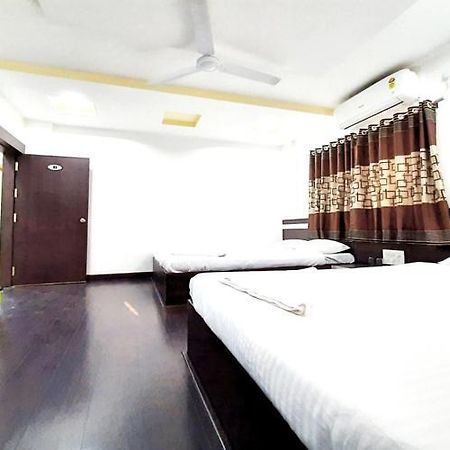 Hotel United House Shirdi Eksteriør billede