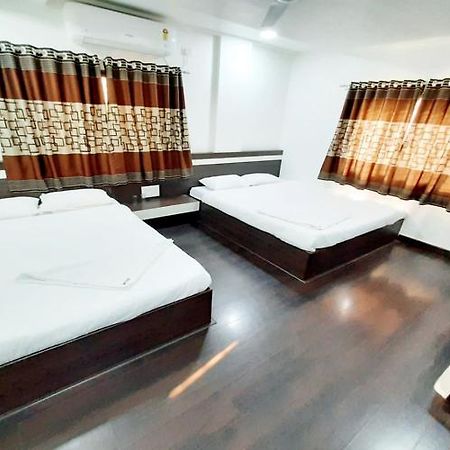 Hotel United House Shirdi Eksteriør billede