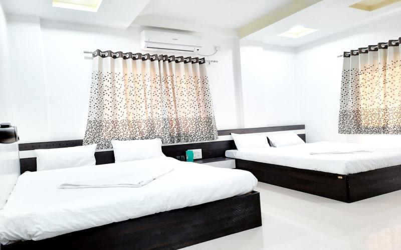 Hotel United House Shirdi Eksteriør billede